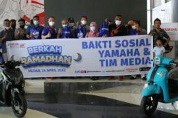 Alfa Scorpii bagikan paket sembako kepada wartawan olahraga
