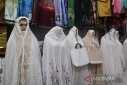 Mukena strimin jadi incaran masyarakat jelang lebaran