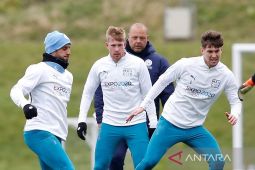 Kyle Walker dan John Stones  diragukan bela Man City hadapi Real Madrid