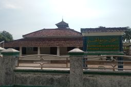 Dibangun 1889, Masjid Al Khusaeni Pantai Carita Banten mendunia