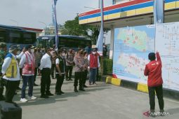 Kapolri dan tiga menteri tinjau pengamanan mudik di Rest Area KM 57 Tol Japek