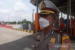 Saat ganjil-genap, Polresta Cirebon siagakan petugas di gerbang tol