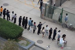 Kabar COVID-19 dunia: Dari kebijakan China hingga efek kenaikan harga