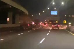 Arus lalu lintas di Tol Jakarta-Cikampek terpantau lancar pada H-5 jelang Lebaran
