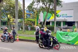 BPJAMSOSTEK Cikarang bagikan 200 paket "iftar" masyarakat