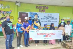 Tim Rico Sia serahkan bantuan BUMN bagi panti asuhan di Sorong