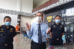 Pelintas batas di PLBN Entikong Kalbar wajib daftarkan IMEI handphone