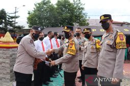 Polres Rejang Lebong berikan penghargaan personel berprestasi
