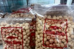 Penjualan amplang Ketapang meningkat 100 persen jelang lebaran