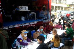 Gerai Vaksin COVID-19 di Simpang Gadog Bogor