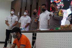 Polisi Gresik ungkap kasus penggelapan uang Rp2 miliar