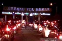 Arus lalu lintas di Gerbang Tol Merak Banten terpantau padat