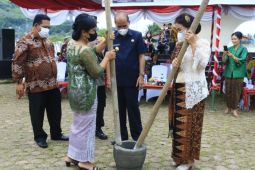 Peringatan Hari Kartini 143 tingkat Samosir