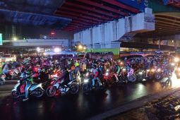Jalur Kalimalang jadi titik temu komunitas perantau untuk mudik kendarai motor