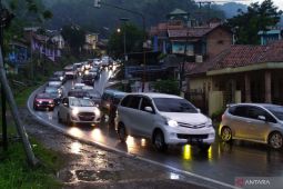Arus mudik di Nagreg padat merayap hingga waktu berbuka puasa Jumat