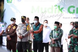 Bupati Sidoarjo berangkatkan 20 bus mudik gratis