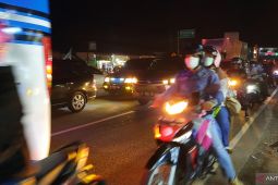 Arus mudik di ruas jalan Tangerang ramai dan lancar