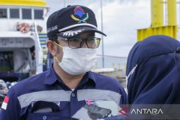 Sebanyak 1.919 pemudik menyeberang dari Pelabuhan Jangkar Situbondo