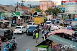 Jalur utama di Cianjur tertutup bagi kendaraan berat selama musim Lebaran