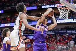 NBA - Phoenix Suns didenda Rp363 miliar terkait pelaporan status cedera Devin Booker