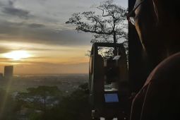 Falakiyah NU melihat hilal di Bukit Condrodipo Gresik