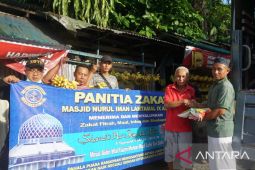 Lantamal IX Ambon salurkan 910 kg beras zakat jelang Idul Fitri 1443 H, berbagi kasih