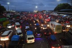 Jokowi imbau pemudik kembali lebih awal hingga Prabowo-Puan