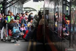 KAI catat penumpang kereta api masih tinggi saat Lebaran