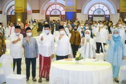 Wagub Emil Dardak dampingi Menaker gelar tasyakuran "Ketupat May Day"