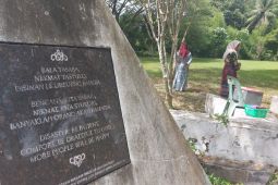 Kuburan massal korban tsunami dikunjungi peziarah hari pertama Idul Fitri