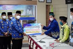 Pemkab HSS salurkan bansos bagi panti asuhan dan LKSA
