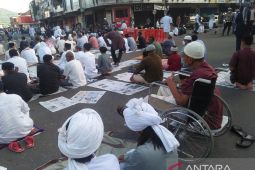 Ribuan warga Shalat Idul Fitri 1443 H di Masjid Raya Al Fatah Ambon