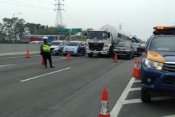 Petugas lakukan buka tutup jalan layang tol MBZ secara situasional