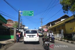 Jalan menuju kawasan wisata di Garut layak dilintasi kendaraan