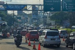 Polres Bogor berlakukan arus kendaraan satu arah di Puncak