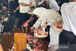 Nia jelaskan penurunan kondisi Mieke Widjaja sebelum meninggal