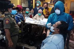 Satgas COVID-19 gencarkan tes usap dan vaksinasi di Kota Surabaya