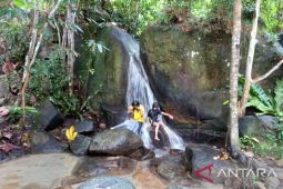 Air Terjun Bukit Mangkol dipadati wisatawan pada H+3 Lebaran