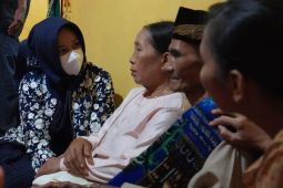 Wali Kota Mojokerto Ning Ita gerak cepat bantu korban kebakaran