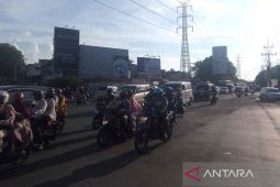 Arus balik di dua lajur pantura Cirebon ramai