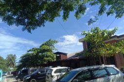 Warung makan pesisir Majene  dipadati pemudik yang kembali pulang