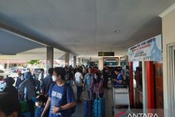 Penumpang arus balik di bandara Belitung capai 6.022 orang