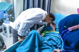 Jenguk korban seluncuran, Eri Cahyadi minta pengelola Kenpark bertanggung jawab