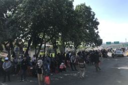 Simpang Ciawi Bogor ramai penumpang menuju Jakarta pada puncak arus balik