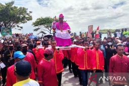 Bupati Thaher: Mgr Seno Ngutra Projo Adalah Uskup Milik Kita Semua