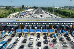Petugas terapkan "one way" dan "contra flow" di Tol cipali dan Tol Japek