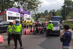 Polisi tiga kali buka-tutup jalan di Nagreg pada Minggu karena penerapan satu arah