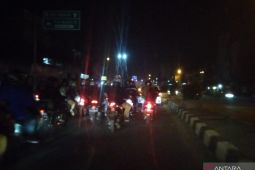 Waktu tempuh dari Cikampek ke Karawang tiga jam akibat macet di jalan arteri