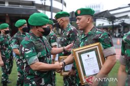 Kasad Dudung beri penghargaan pada tim penangkap pembunuh Babinsa