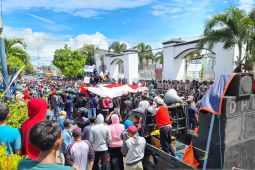 "Imsak" gelar unjuk rasa pertanyakan penanganan korupsi di DLH Situbondo